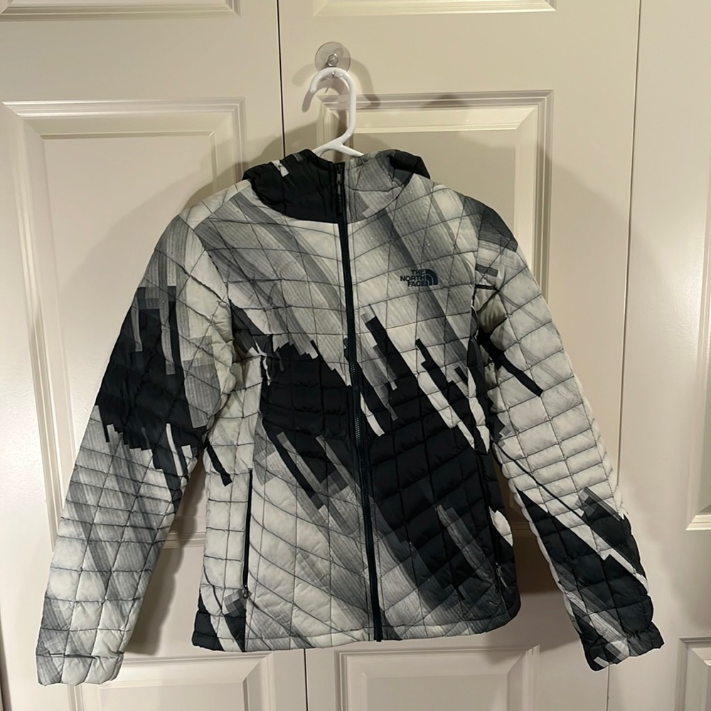 The North Face White and Black Puffer - Size S